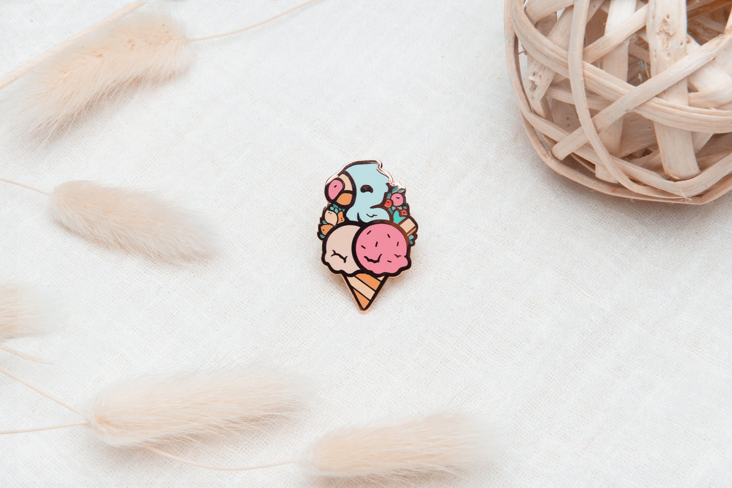 Sommereis | Tukan-Papagei-Anstecknadel | Anstecknadel aus Hartemaille für Sommersammler | Kawaii-Ästhetisches Geburtstagsgeschenk für Sie | Weihnachtsgeschenk