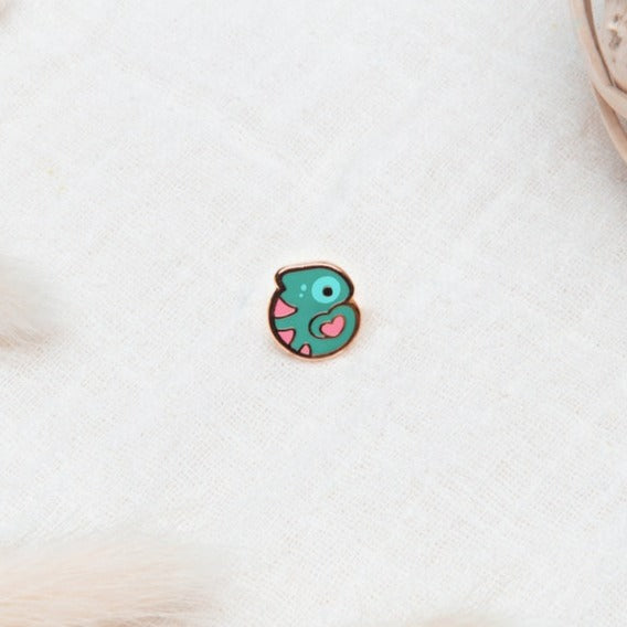 Tiny Love Chameleon Magnet | Cute Hard Enamel Fridge Magnet | Heart Fridge Decor | Trex Kawaii Aesthetic Birthday Gift | Christmas Present