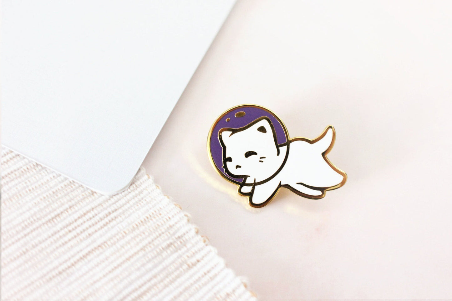 Cute Cat in Space | Collectors Kitty Hard Enamel Pin Badge | Kawaii Aesthetic Birthday Gift for Her | Christmas Present for Him | Miamouz