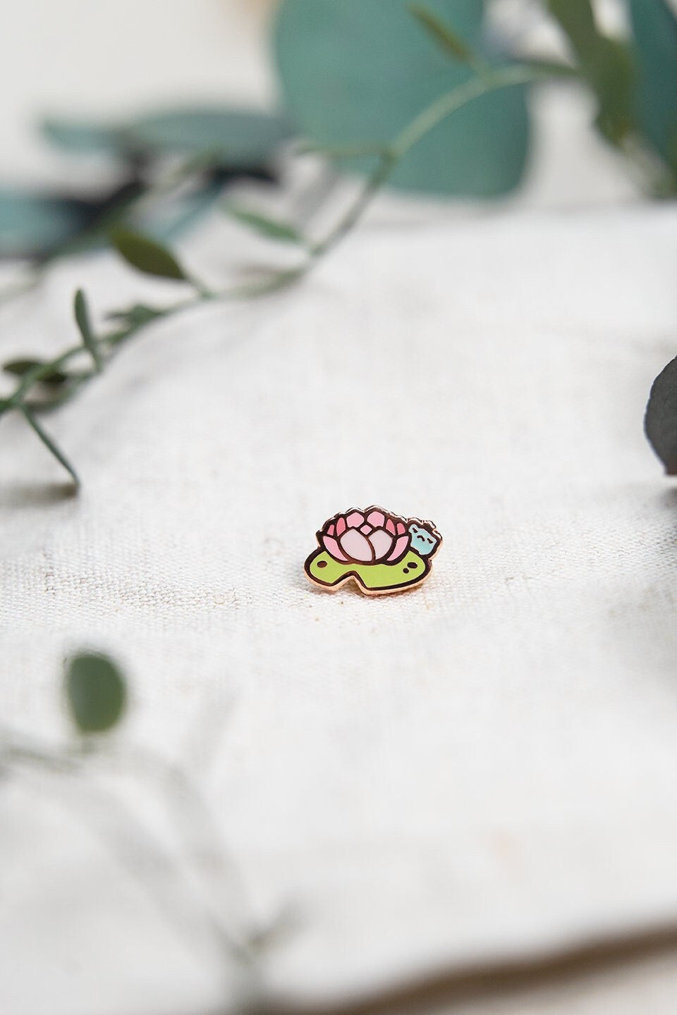 Grumpy Frog Mini Enamel Pin | Frog Prince Collectors Hard Enamel Pin Badge | Kawaii Aesthetic Birthday Gift for Her | Christmas Present for Him | Miamouz