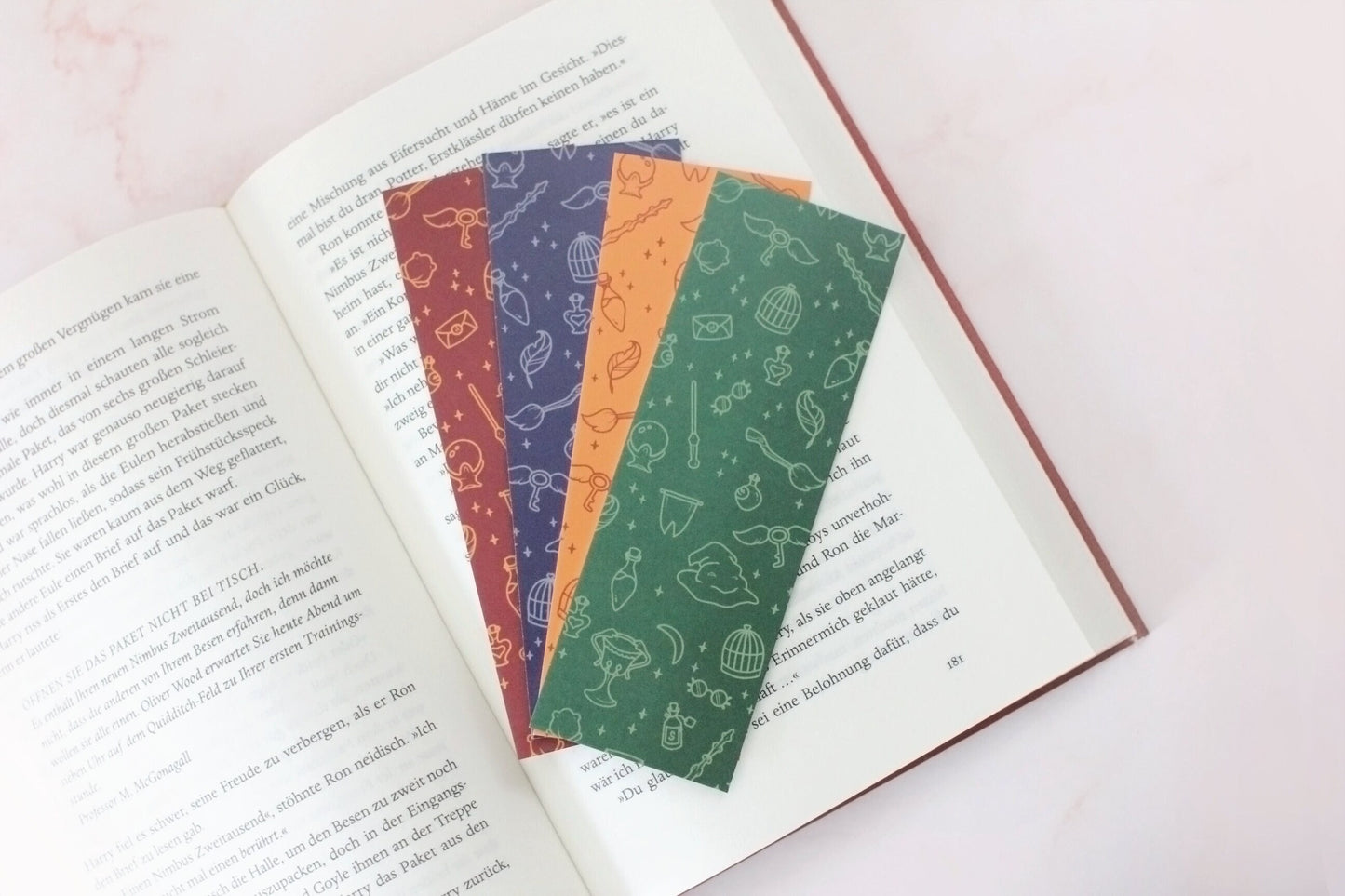 Witches and Wizards - Magic School Bookmark in 4 Colours | Red, Green, Blue and Yellow | Reading Accessoiries | Sharp and Rounded Corners | Miamouz