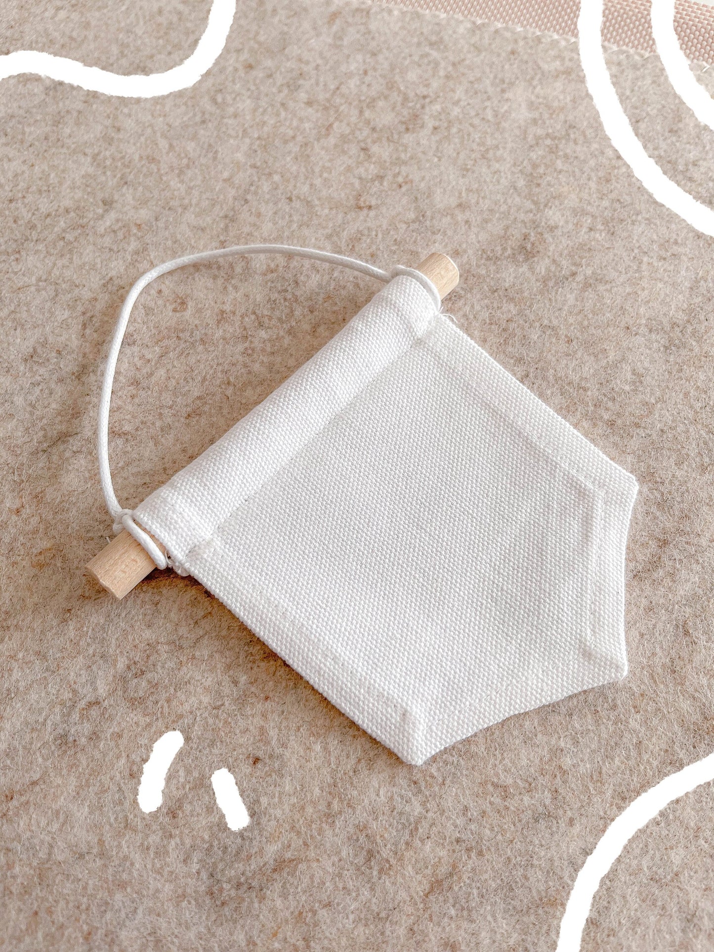 Cute Cotton Pin Banner | S 12cm x 10cm | Handmade in Germany | Off White Canvas Fabric | Classic Pin Display